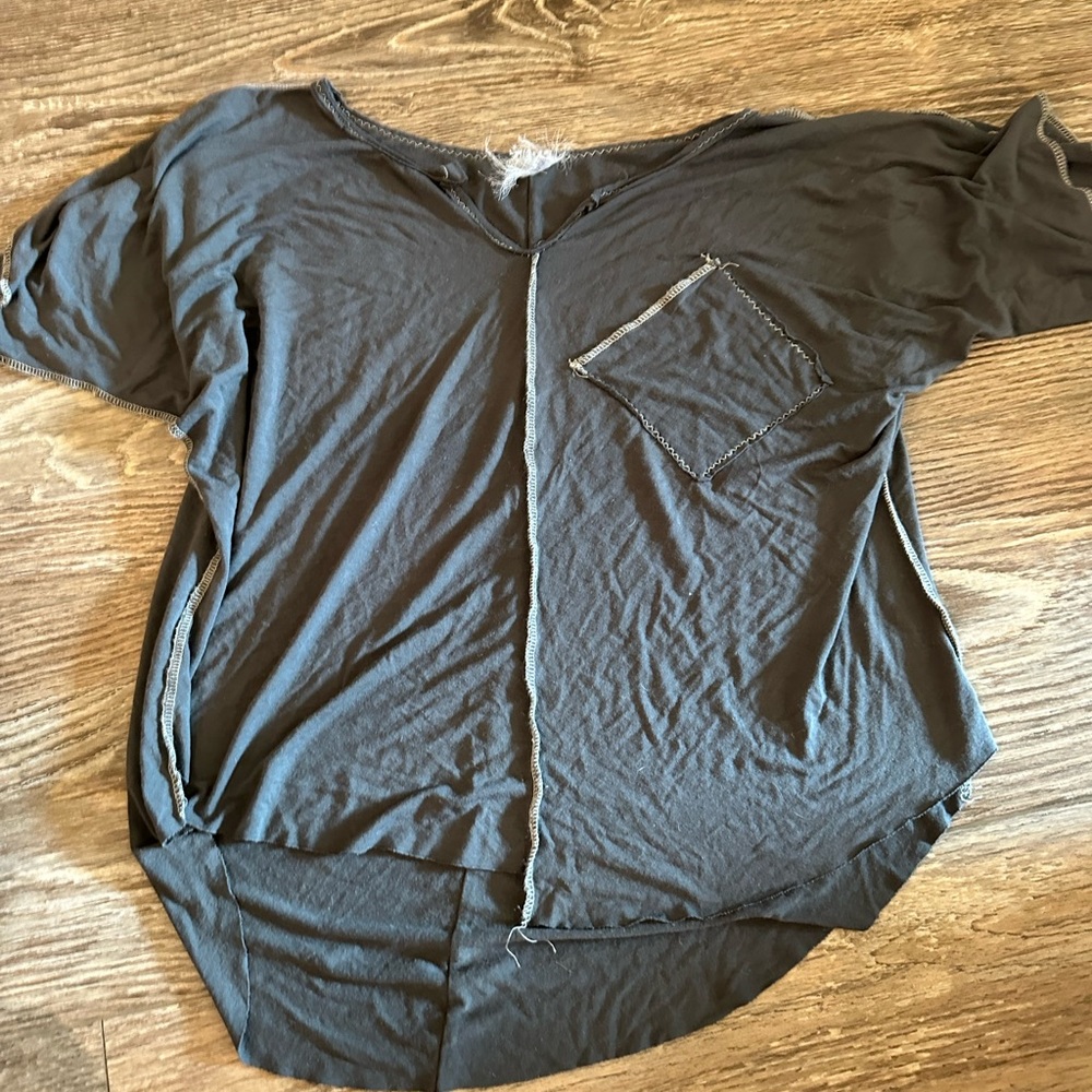 BOUTIQUE distressed flowy tee